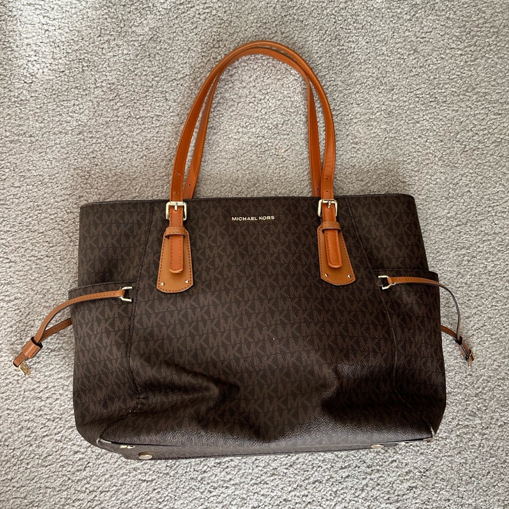Michael Kors Voyager Bag
